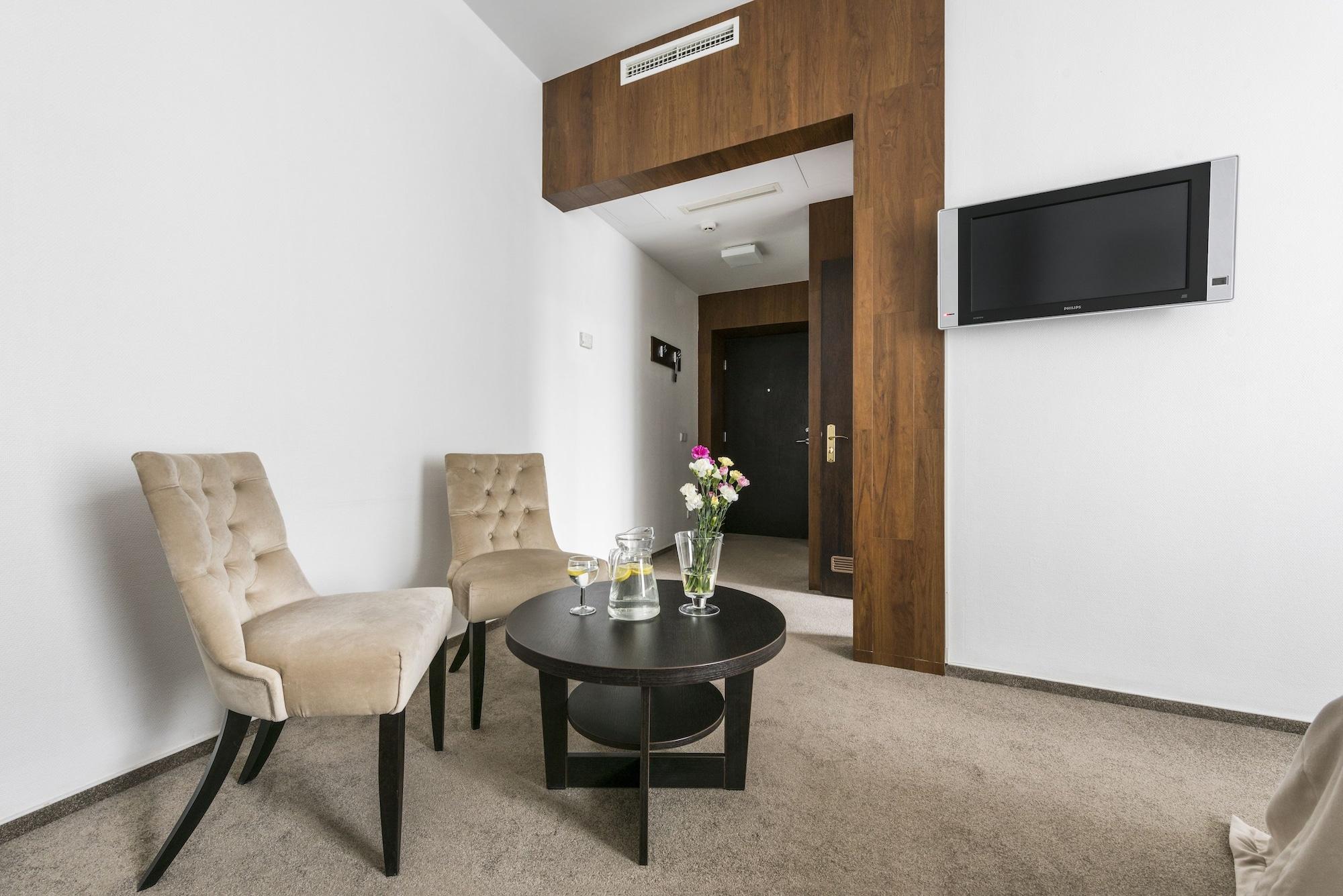 Amberton Cozy Hotel Kaunas Exterior foto